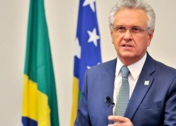 "Não é uma luta entre a vida e economia" diz Caiado sobre pandemia