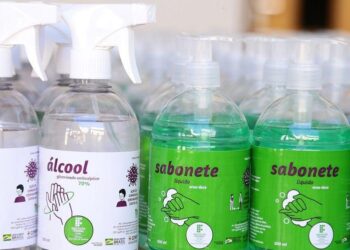 Prefeitura recebe doação de kits de limpeza e higiene produzidos no IFG Aparecida