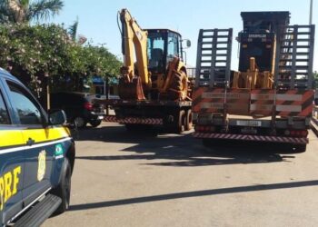 Retroescavadeira e patrola são roubadas em SP e encontradas em Morrinhos