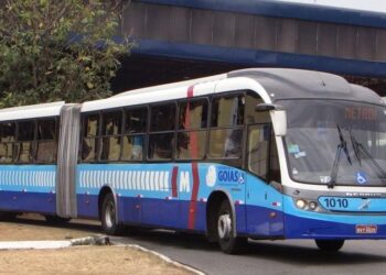 Caiado sanciona subsídio de mais de R$ 18 milhões para a Metrobus