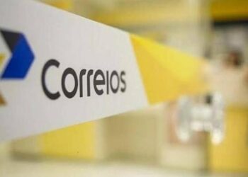 Funcionários dos Correios entram em greve