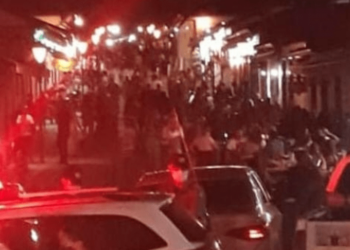 Caiado se reúne com prefeitos de cidades turísticas após aglomerações no feriado