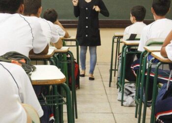 Caiado anuncia ajuda de custo a servidores da educação