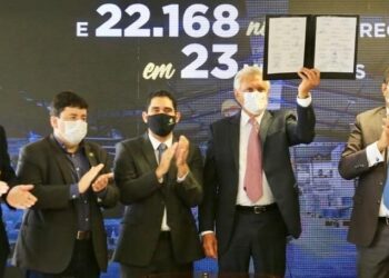 Caiado assina protocolo de intenção com quase 50 empresas