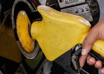 Lei que cassa licença de postos de Goiás por adulteração de bombas é sancionada