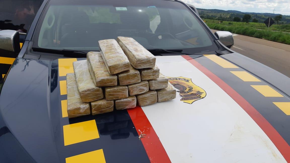 Jovem gestante é detida com 12 quilos de maconha em rodovia de Goiás