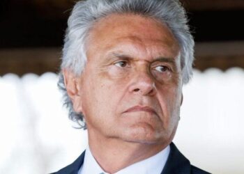 Toda vacina registrada será requisitada, diz Caiado