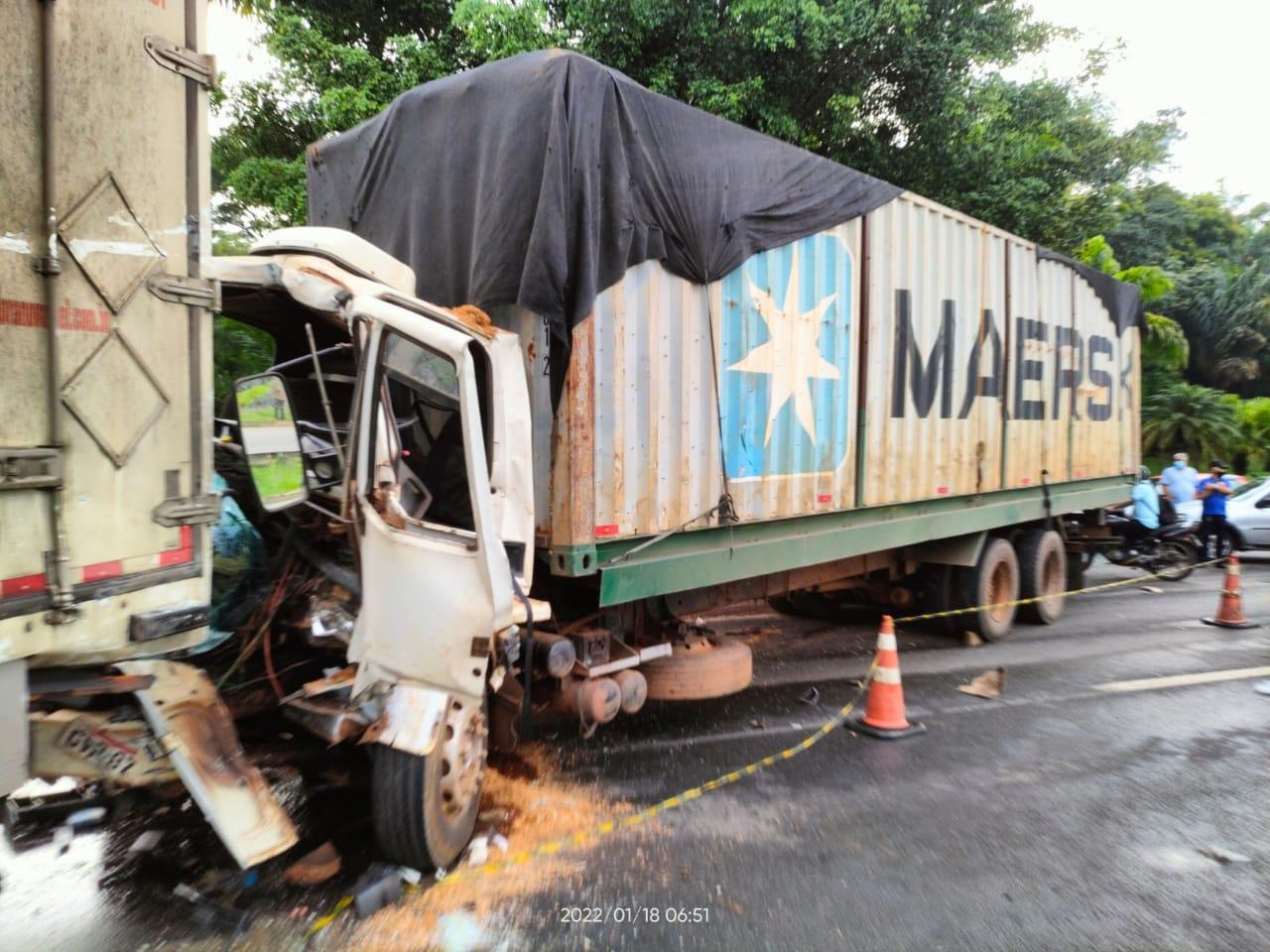 Acidente com 4 veículos deixa 4 pessoas feridas na BR-153, em Aparecida