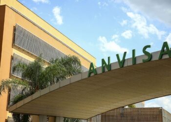 Anvisa determina recolhimento de autoteste de covid-19