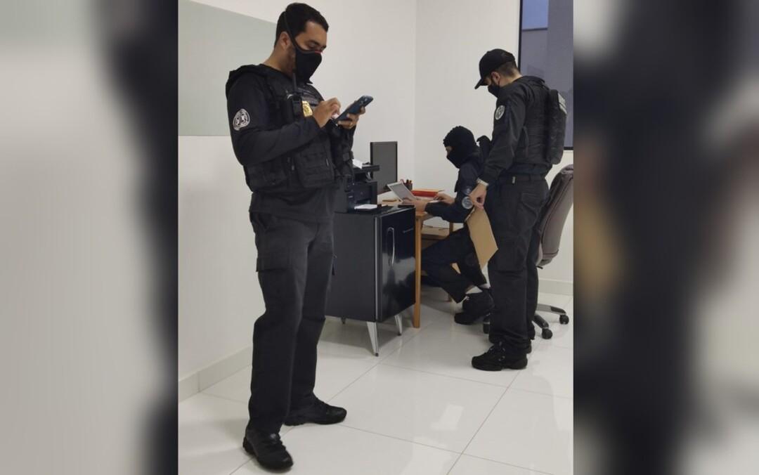 Após pagar R$ 12 mil de fiança, empresário que aliciava menores é solto
