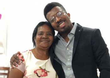 Mãe do cantor Delino Marçal é morta em porta de igreja em Goiânia