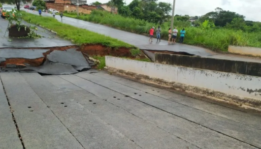 Forte chuva em Goiânia causa alagamentos e transtornos para moradores