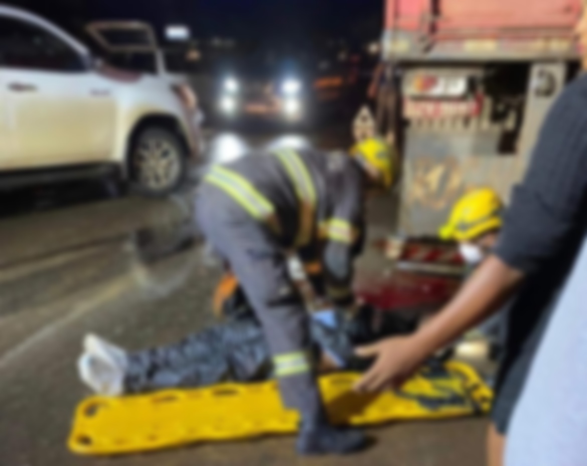 Motociclista fica em estado grave após bater em carreta estacionada, em Anápolis