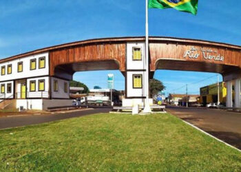 Criança fica em estado grave após cair de brinquedo inflável, em Rio Verde