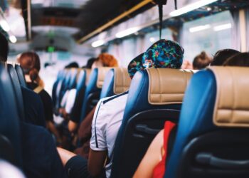 Idoso é preso por matar passageiro por causa de luz dentro de ônibus, em Aparecida