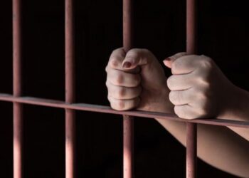 Pai e mãe social são indiciados por estupro de vulnerável contra 3 meninas, em Goiás