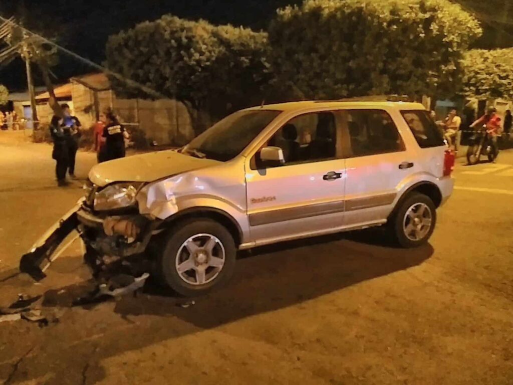 Casal fica gravemente ferido após ser atingido por carro em Goiânia