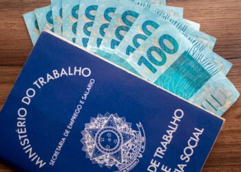 Governo federal propõe salário mínimo de R$ 1.294 para 2023; saiba mais