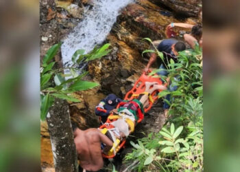 Menino de 10 anos fica ferido após cair de altura de 8 metros durante trilha em Alto Paraíso de Goiás
