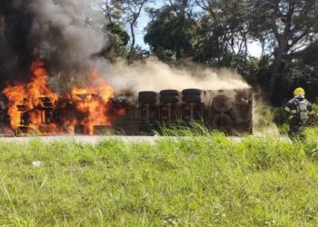 Motorista morre após incêndio em caminhão, em Abadia de Goiás