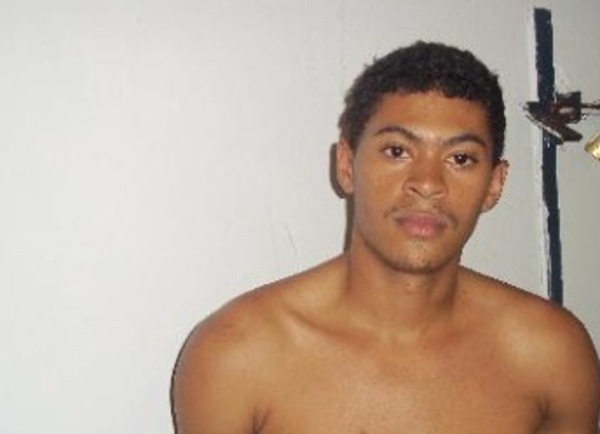 Seis detentos fogem de presídio por buraco em parece de cela, em Santa Helena de Goiás