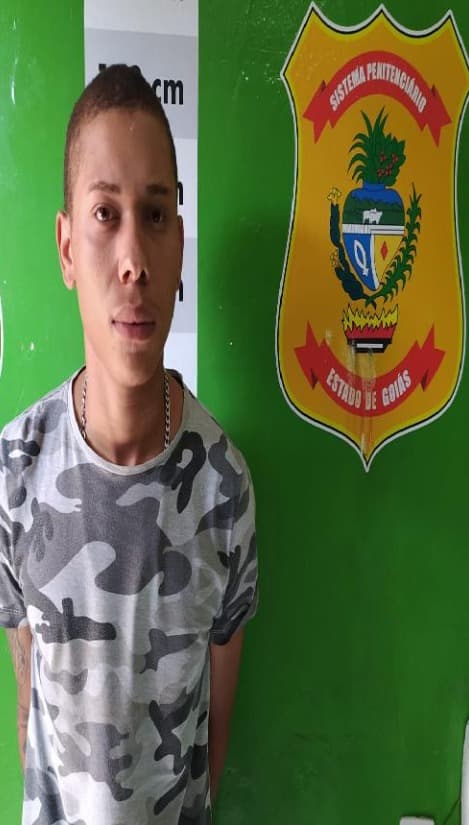 Seis detentos fogem de presídio por buraco em parece de cela, em Santa Helena de Goiás