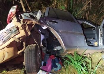 Avô e neto morrem após colisão frontal com caminhão na BR-153, em Jaraguá