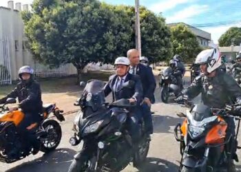 Bolsonaro chega a Goiânia para evento religioso e é recebido por apoiadores