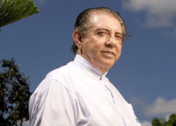 João de Deus solicita conversão de união estável com advogada em casamento
