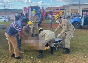 Mulher morre após tomar choque ao tentar tirar pipa de rede elétrica, em Inhumas