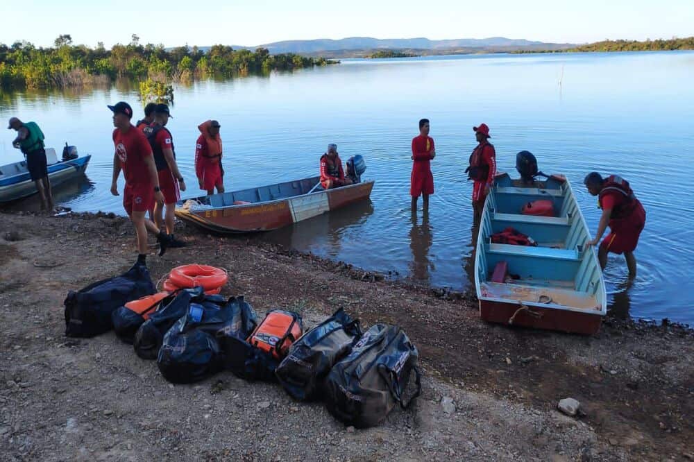 Bombeiros encontram corpo de um dos desaparecidos no Lago Serra da Mesa
