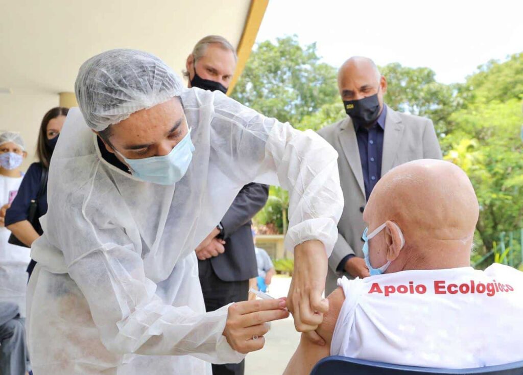 Covid-19: veja quem pode tomar a 4ª dose da vacina e onde se imunizar em Goiânia
