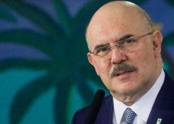 Ex-ministro, Milton Ribeiro, é solto após ter mandado de prisão preventiva cassado