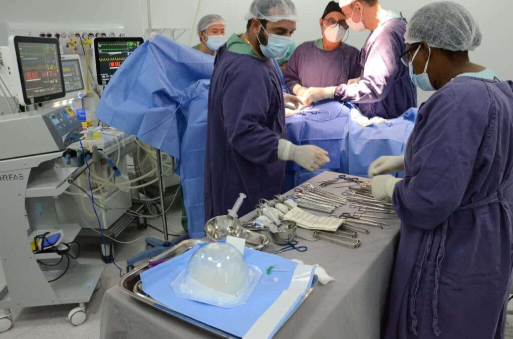 Gêmeas passam por última cirurgia preparatória antes da separação, em Goiânia
