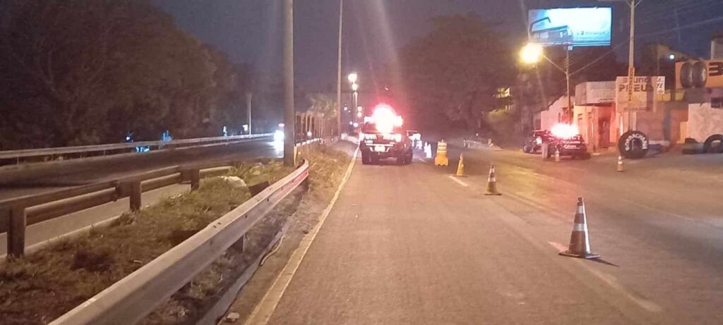 Homem morre após ser atropelado durante travessia na BR-153, em Goiânia