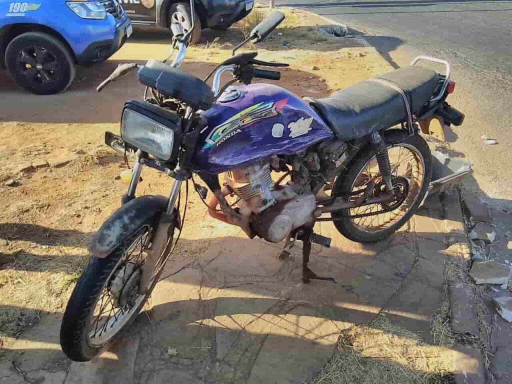 Acidente entre motocicleta e caminhão deixa homem em estado gravíssimo, em Goiânia
