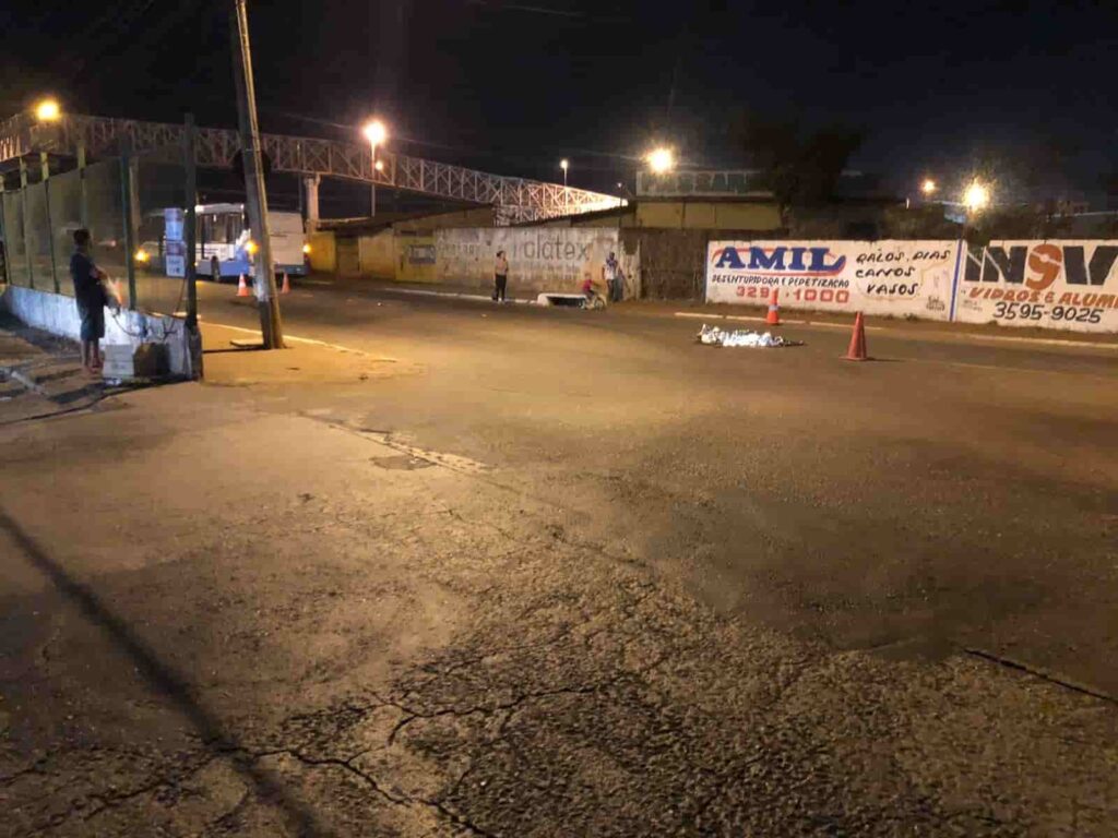 Adolescente morre após ser atropelado por ônibus do transporte coletivo, em Goiânia