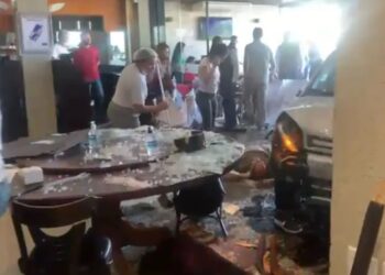 Carro não teve falha mecânica ao invadir restaurante em Goiânia, diz perícia