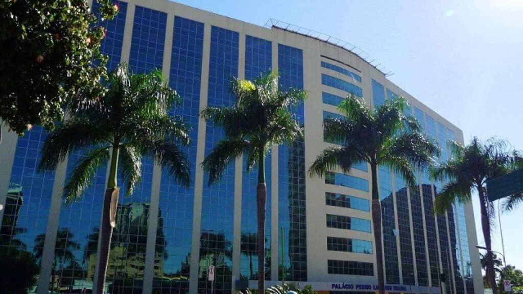 Fotos feitas durante prova da PMGO circulam na internet; banca é notificada