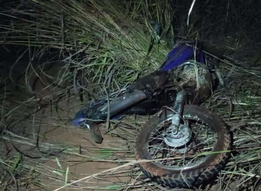 Homem morre após motocicleta bater contra carro na BR-251, em Cristalina