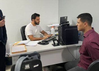 Jovem que matou sogro deve responder também por violência contra namorada
