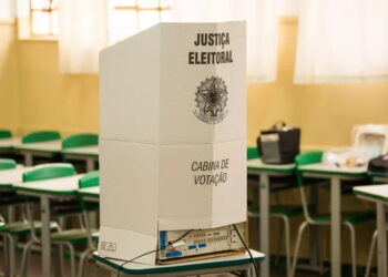 Eleições 2022: levar celular para a cabine de votação vira crime eleitoral