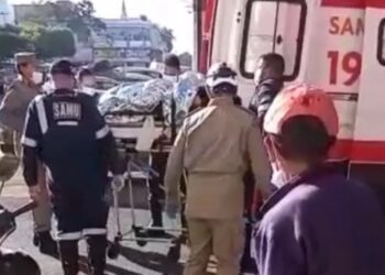 Em surto, homem invade corretora e mercado, mata homem e deixa feridos, em Ipameri