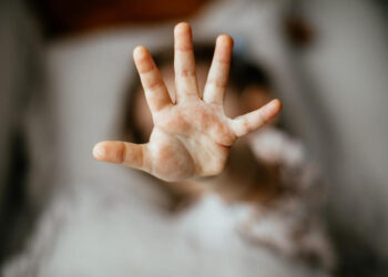 Menina é abusada sexualmente pelo pai, em Anápolis: 'Ele mexe aqui embaixo'