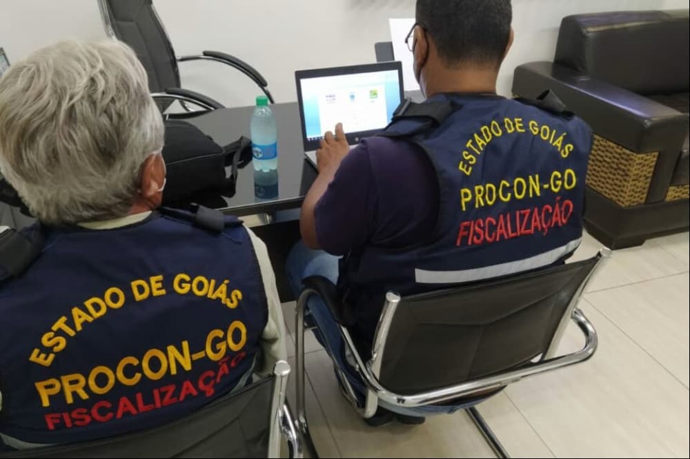 Pela 2ª vez, supermercado é autuado por venda de produtos vencidos, em Goiânia