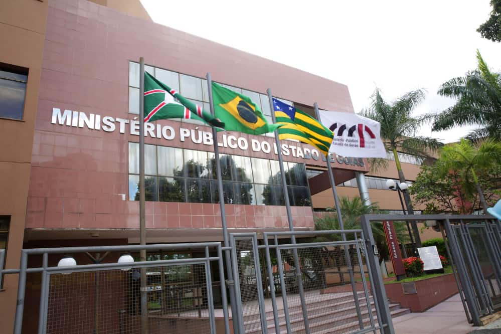 PMs viram réus por morte de jovem colocado em viatura após abordagem em Goiânia
