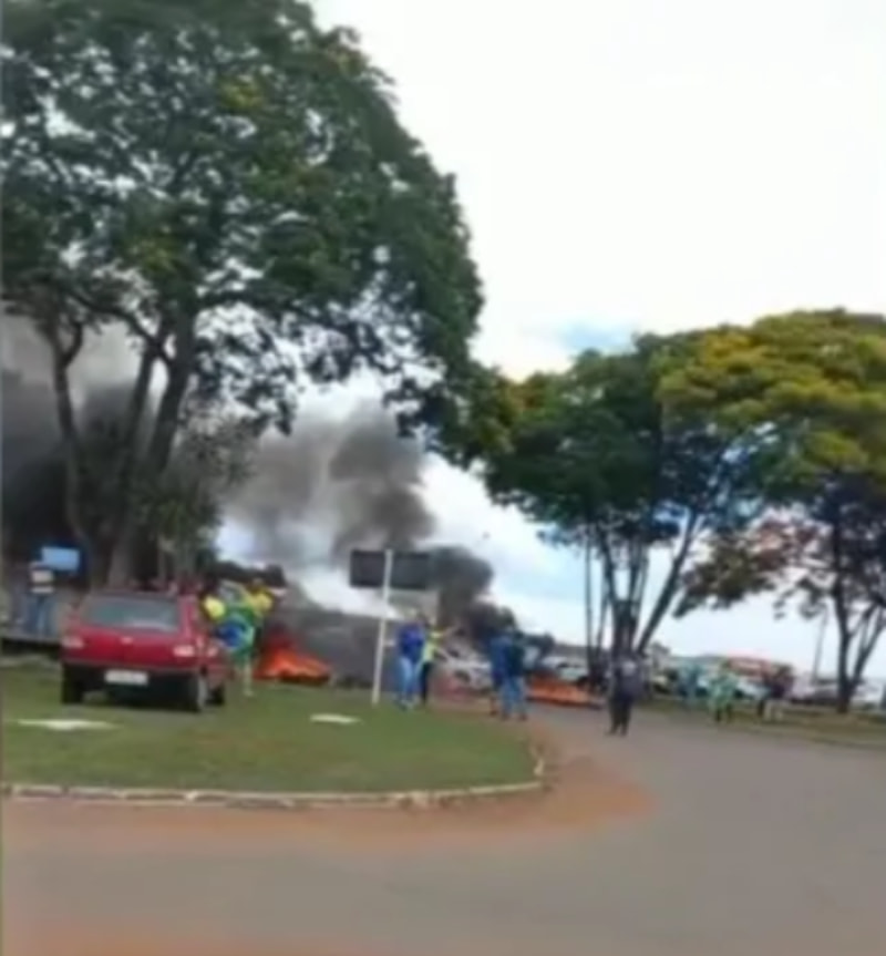 Resultado das eleições provoca manifestações e bloqueios de rodovias em Goiás