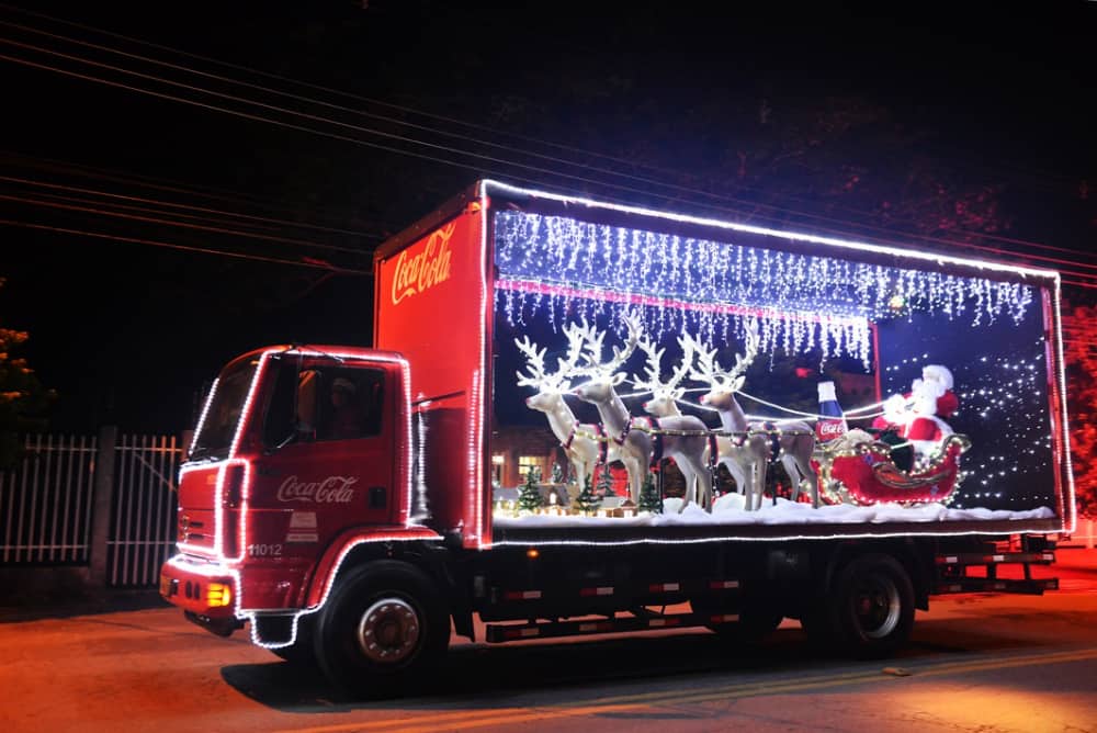 Caravana Coca-Cola leva a magia do Natal para diversas cidades de Goiás