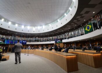 Com 22 votos a favor e 16 contra, Fundeinfra avança e segue pra 2ª votação