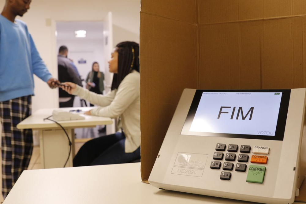 Defesa conclui fiscalização das urnas e entregará relatório ao TSE na quarta (9)